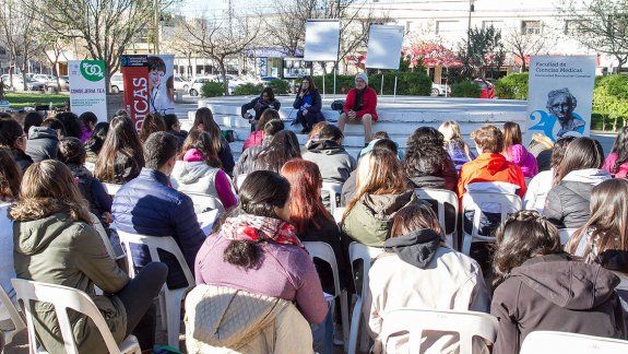 Medicina salió a dar cátedra en la plaza por presupuesto