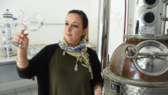 La mente detrás del gin que rompe lo masculino de los destilados