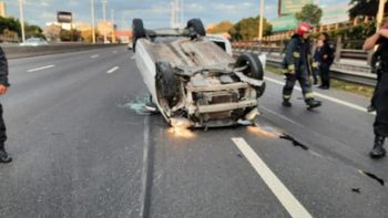 impactante choque y vuelco: un conductor dio positivo por alcoholemia impactante choque y vuelco: un conductor dio positivo por alcoholemia