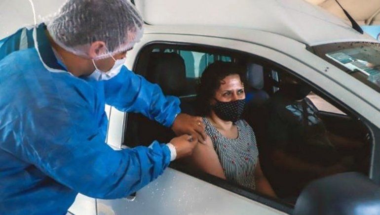 Inauguran en Roca un Auto-Vac para vacunarse sin bajarse del auto