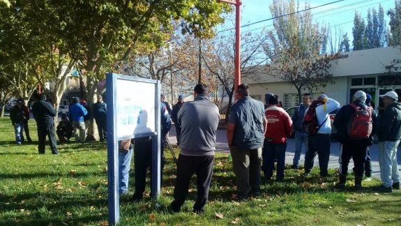 Uatre protestó en Cipolletti por la deuda de Ecofrut