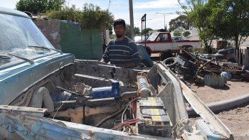 El pulpero Firmapaz y la emblemática chata. Cualquier ayuda le viene bien, dijo.&nbsp;