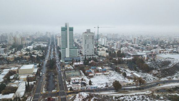 Viene más nieve, y esta vez puede caer algo en la ciudad de Neuquén.&nbsp;