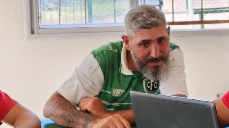 Lo echaron como canchero, siguió como técnico y renunció tras dos derrotas