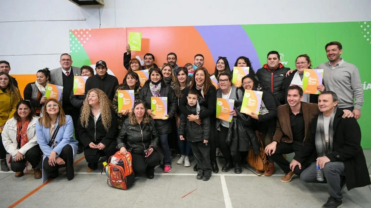 Más de 60 familias recibieron su lote con servicios con el programa Suelo Urbano en Villa Regina.&nbsp;
