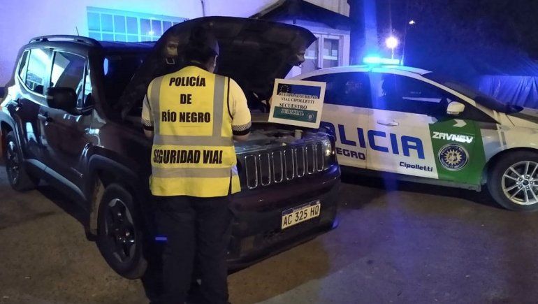 Secuestraron una camioneta con documentación y patente trucha 