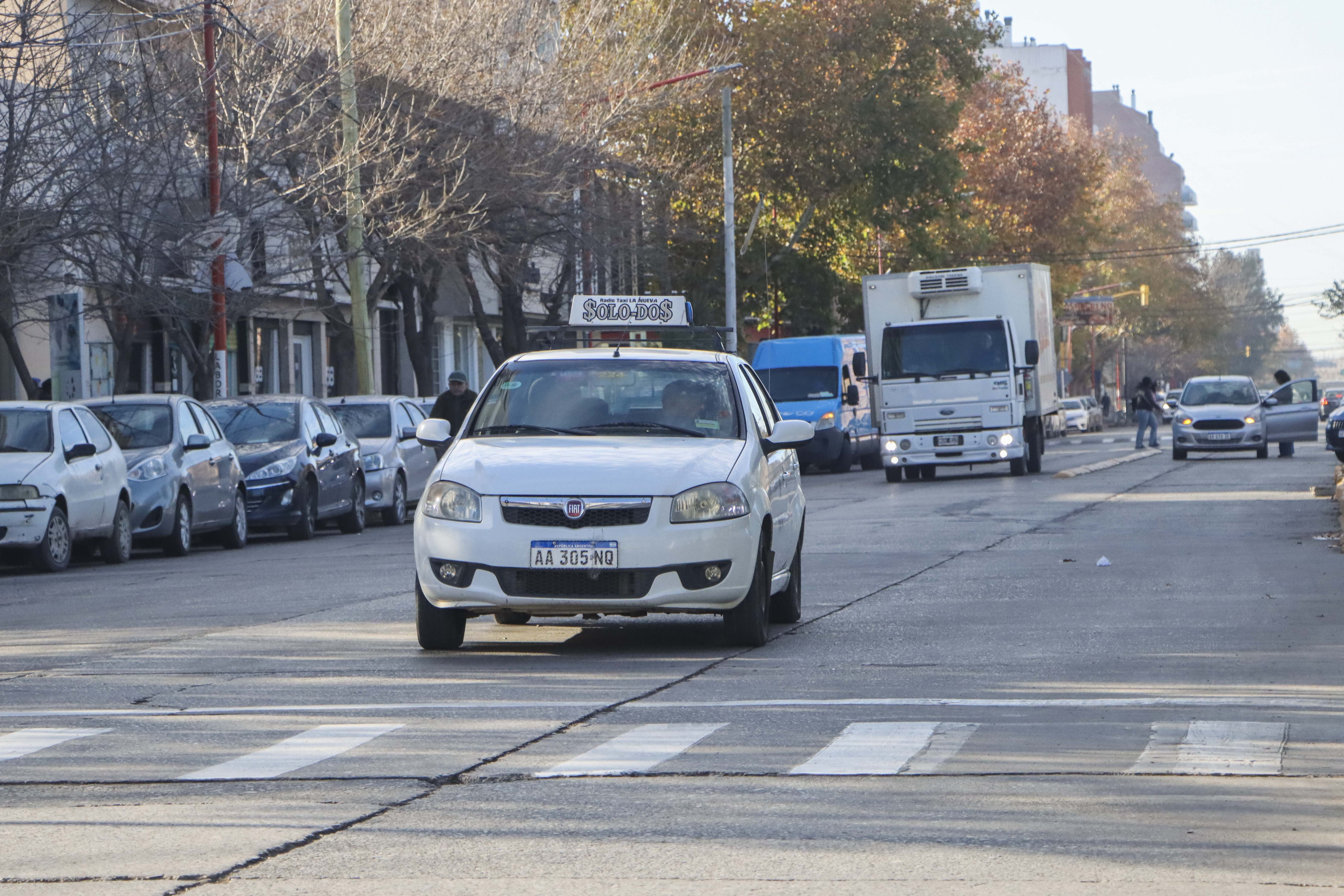 Suben los combustibles y el precio de los 0 kilómetros pero no es un momento próspero para los taxistas.