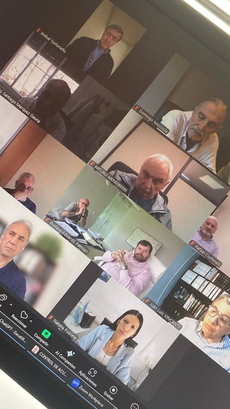 Los imputados en calidad de autores son Abel José Baratti y Aníbal Tortoriello, la ex funcionaria Lucila Chiocconi y los empresarios de la construcción, Arturo Mendiberri, Domingo Mocciola y José Daniel Zoppi.