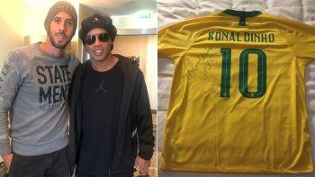 Ronaldingo con Lucas Surber, pariente del bebé y quien se puso al frente de la campaña solidaria.