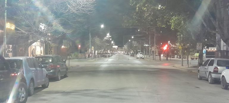 Durante la noche del viernes, se llevan adelante desvíos preventivos y refuerzos en el casco céntrico. Durante la noche del viernes, se llevan adelante desvíos preventivos y refuerzos en el casco céntrico.