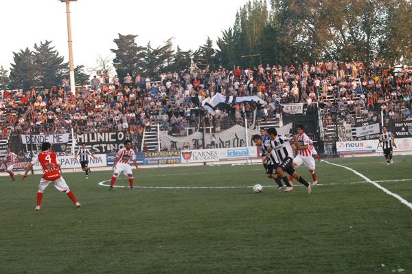 Cipo volvió a la victoria en una renovada Visera