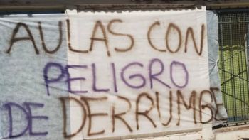 Padres y madres de la Escuela 188 hicieron un paro, impidiendo el ingreso al edificio. Reclaman refacciones.