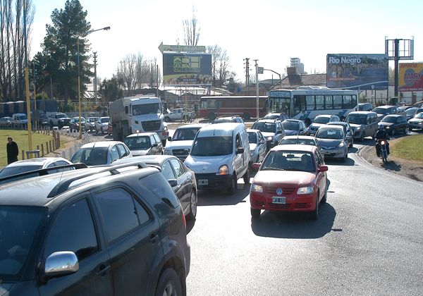 Mediodía complicado en el ex peaje