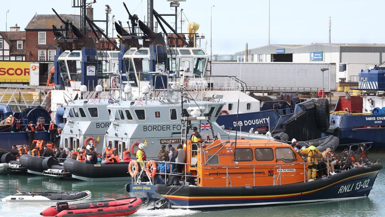 Seis migrantes murieron en el canal de la Mancha tras hundirse su embarcación