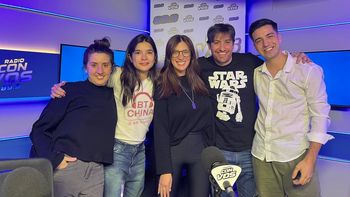 Deborah de Urieta, la primera de izquierda a derecha, formaba parte de Buenas tardes China en Radio con Vos.