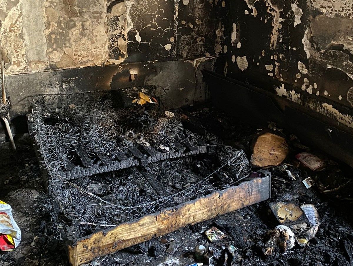El fuego destruyó su casa