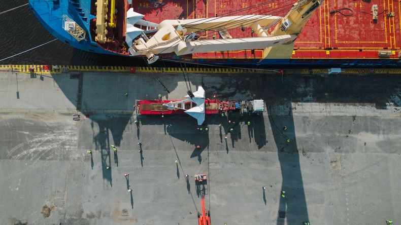 El proyecto VMOS continúa avanzando con maniobras logísticas en Puerto Quequén. | LMCipolletti.com El proyecto VMOS continúa avanzando con maniobras logísticas en Puerto Quequén.