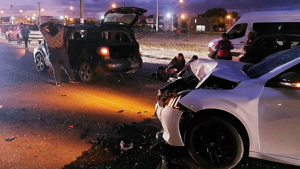 Choque M Ltiple En Cipolletti Entre Cuatro Autos Y Una Moto