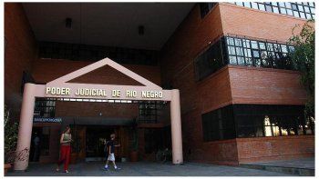 En la audiencia realizada de manera semi presencial se estableció que como la víctima se fue el acusado sea liberado.