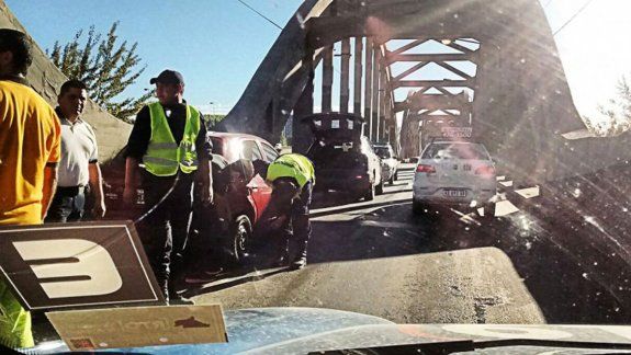 El accidente ocurrió bien temprano, en el puente viejo.