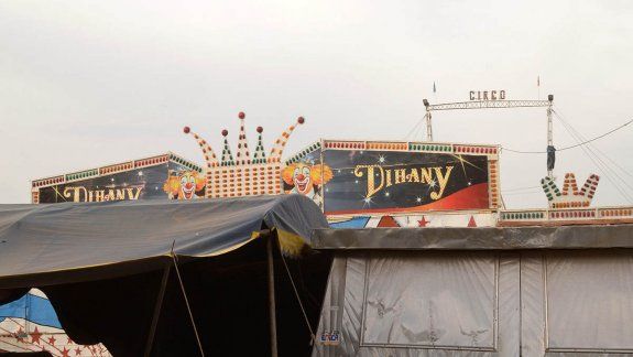 Quiso ingresar más gente al circo varado y hubo tensión