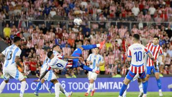 ¿lo quiere gallardo? una megaestrella paraguaya podria dejar la premier legue para llegar a river