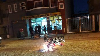 vecinos prendieron fuego la moto de violentos ladrones