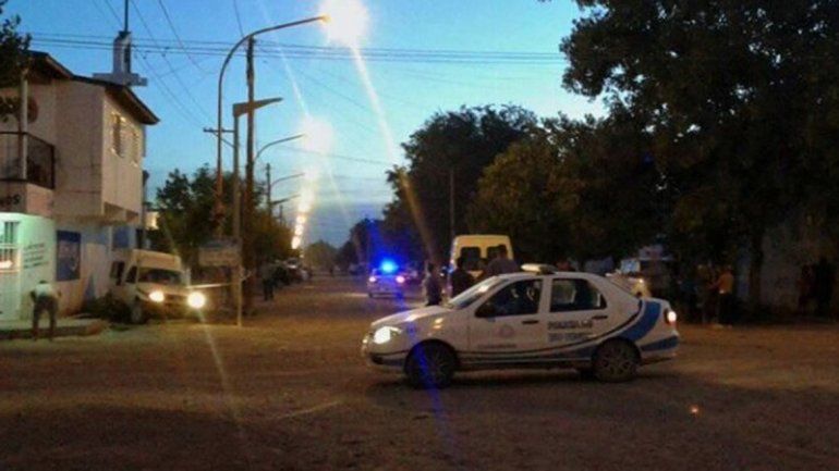 Un conflicto familiar terminó con un baleado, y una camioneta chocada e incendiada