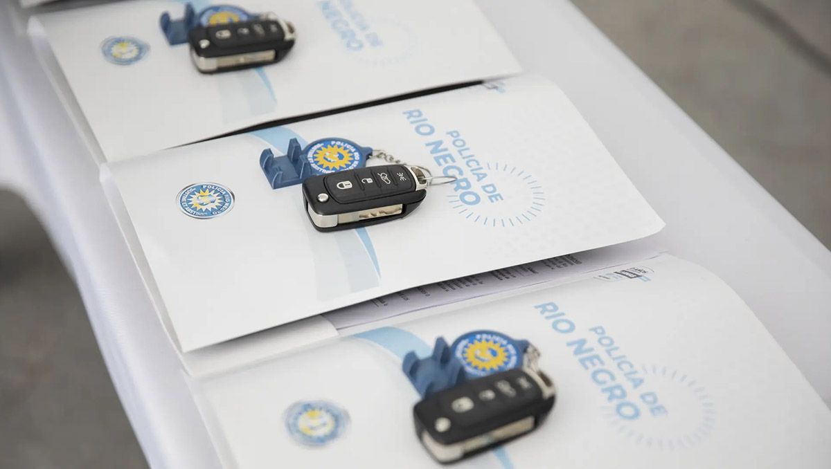 Entregaron 6 vehículos para unidades especiales de la Policía rionegrina