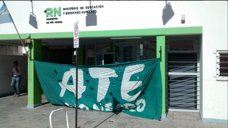 ATE tomó el Ministerio de Educación y Derechos Humanos en Viedma