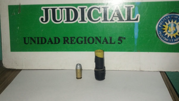 Personal policial de Fernández Oro llevó adelante un allanamiento con resultados positivos por causas de robo calificado. Personal policial de Fernández Oro llevó adelante un allanamiento con resultados positivos por causas de robo calificado.