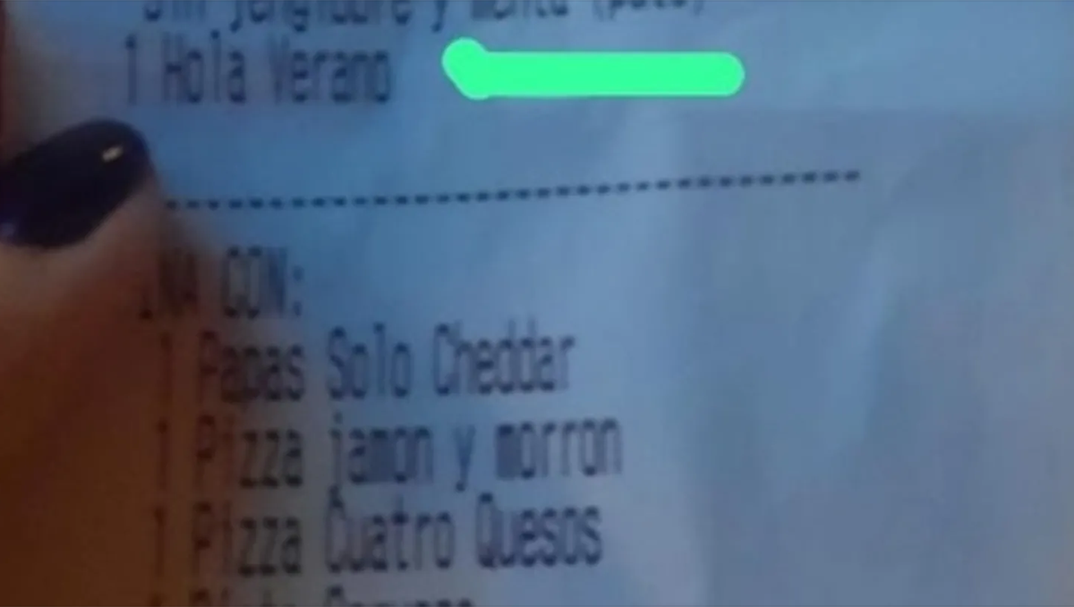 Pidió la cuenta en el bar y descubrió un insulto homofóbico en el ticket