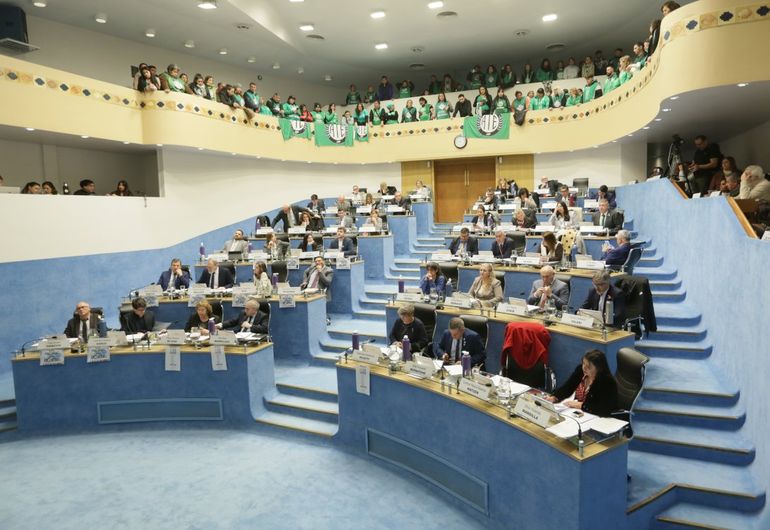 La oposición en la Legislatura y los gremios estatales piden precisiones sobre el control biométrico en los hospitales de Río Negro. La oposición en la Legislatura y los gremios estatales piden precisiones sobre el control biométrico en los hospitales de Río Negro.