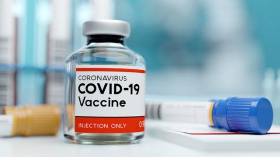 Vacuna de Oxford: llega el primer lote con más de medio millón de dosis