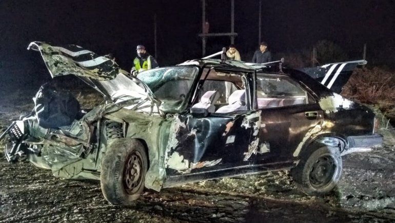 Dos autos protagonizaron un tremendo choque frontal sobre la Ruta 40
