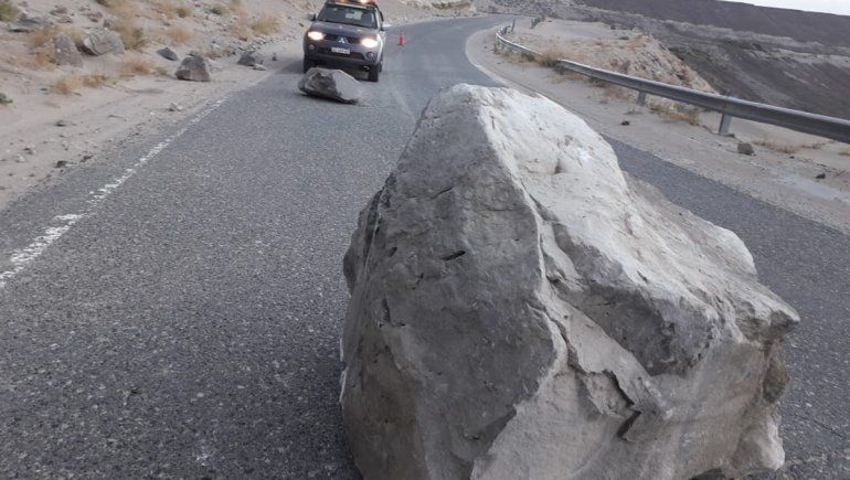 Precaución por desprendimiento de enormes rocas en La Rinconada