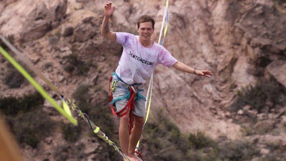 El crack del slackline que viaja a Perú para una aventura de altura
