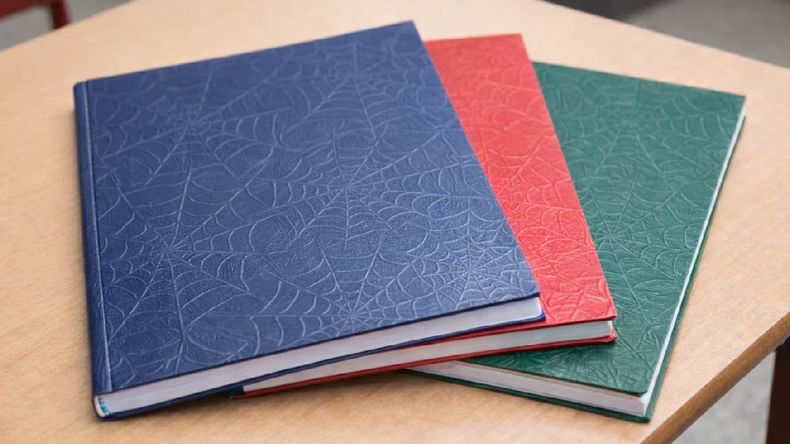 Practicidad y economía, son algunos de los motivos por los que el cuaderno telaraña se mantiene vigente. | LMCipolletti.com Practicidad y economía, son algunos de los motivos por los que el cuaderno telaraña se mantiene vigente.