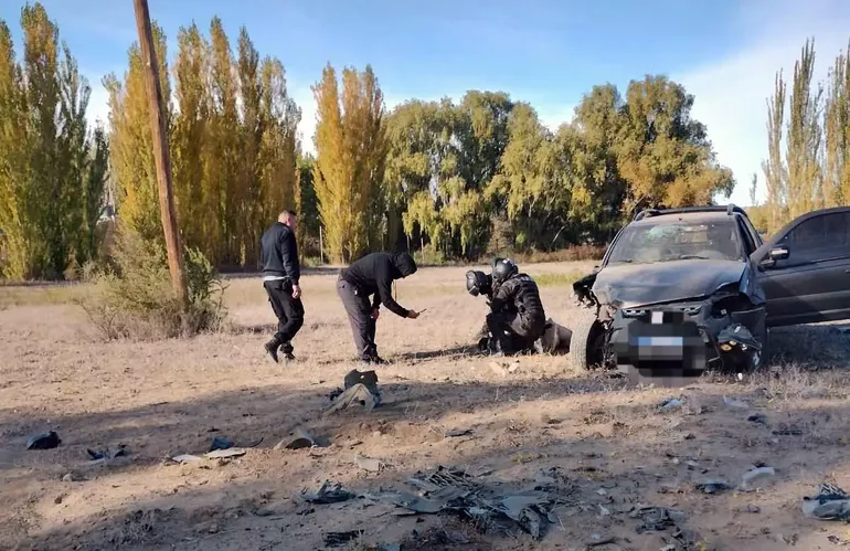 El vehículo utilizado en el robo armado, tenía pedido de secuestro de la Policía del Neuquén. El vehículo utilizado en el robo armado, tenía pedido de secuestro de la Policía del Neuquén.