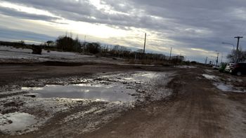 Los derrames cloacales de la cárcel de Cipolletti genera trastornos a los vecinos de El 30. 