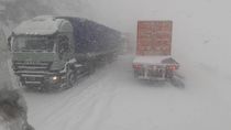 mas de 300 vehiculos varados por el temporal de nieve