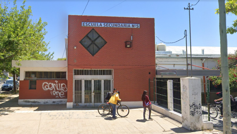 El establecimiento educativo fue visitado por el gremio Unter, quien visibilizó las falencias edilicias. El establecimiento educativo fue visitado por el gremio Unter, quien visibilizó las falencias edilicias.