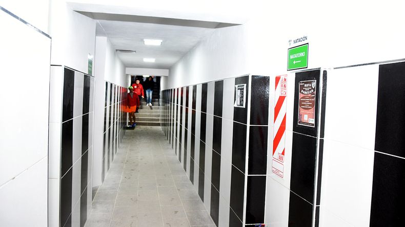 Nuevos vestuarios en el natatorio del Club Cipolletti: cómo quedaron y cuánto salieron