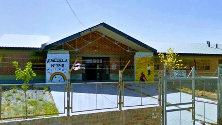 Alumnos de una escuela de Neuquén dejaron de ir a clases porque no tenían zapatillas