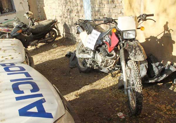 Moto robada, en poder de reo con salidas transitorias