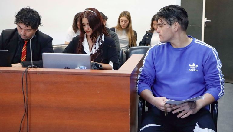 Marilef (de azul), es defendido por el abogado Rub&eacute;n Antiguala.&nbsp;