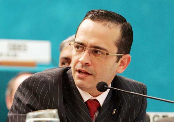 Aseguran que Larreguy es quien manda en seguridad