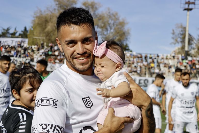Maximiliano Amarfil, fue capitán de Cipolletti y ahora la rompe en la Primera Nacional
