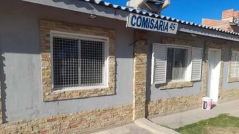 La mujer fue detenida luego de intentar escapar de la Comisaría 45° de Cipolletti. Foto: Archivo,