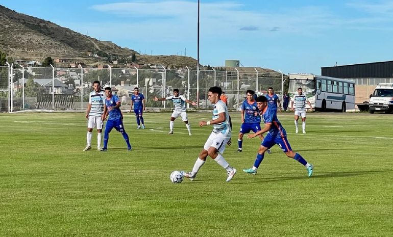 La Amistad cayó por goleada en Comodoro y fue eliminado del Regional Amateur